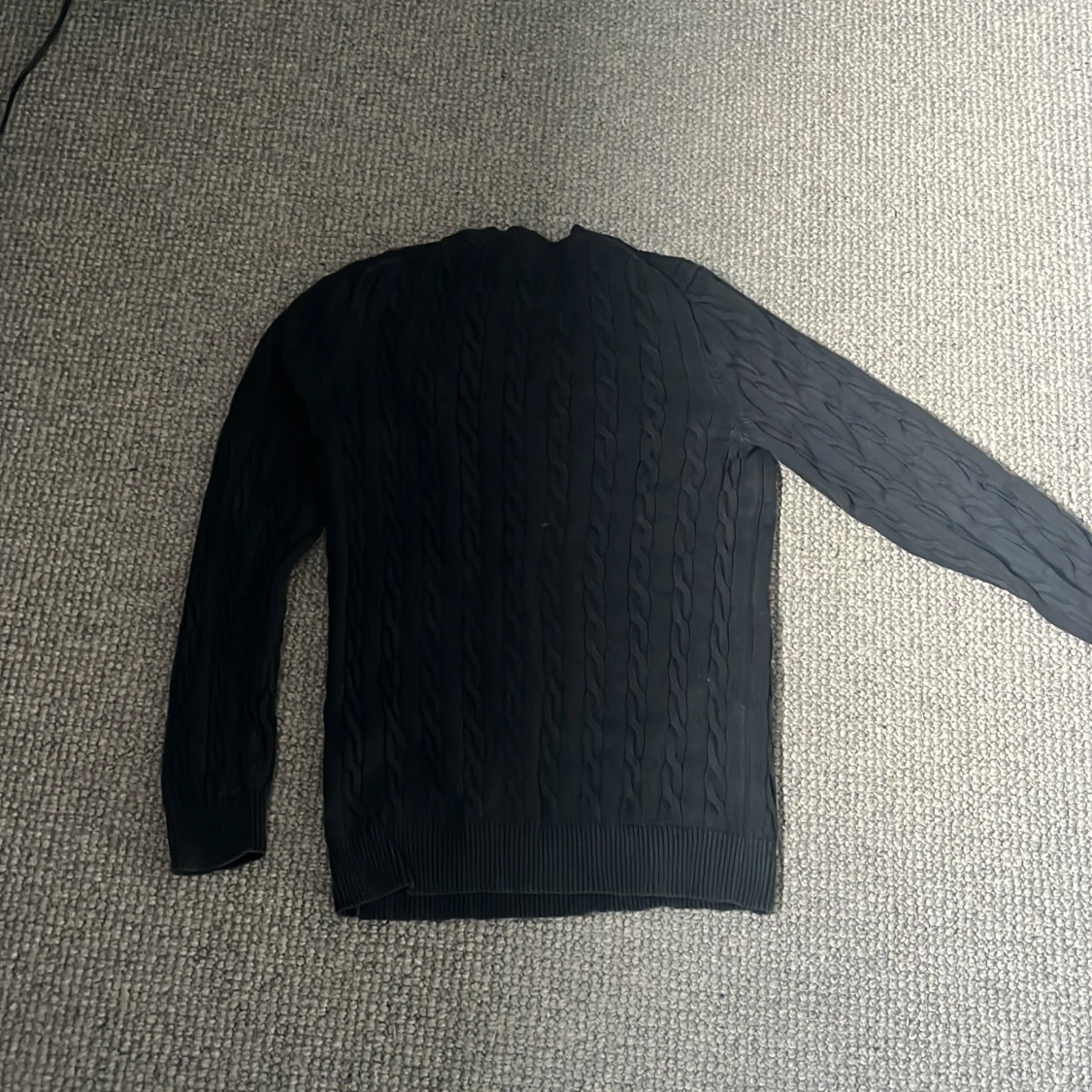 Svart kabelstickad tröja från GANT - 2