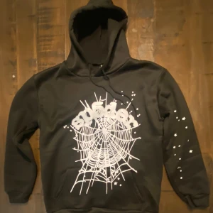 Sp5der hoodie svart - Svart Sp5der hoodie. Drip