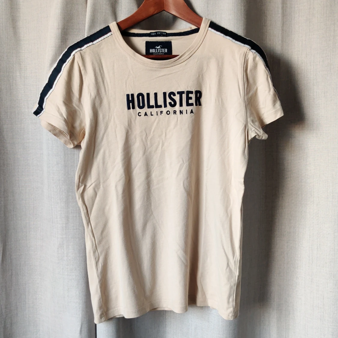Beige Hollister t-shirt med tryck