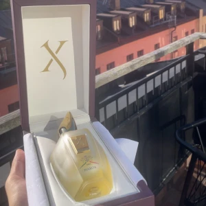 Xerjoff Naxos parfym - Exklusiv Xerjoff Naxos parfym i elegant förpackning. Cirka 40 ml kvar i flaskan. Nypris 3000+