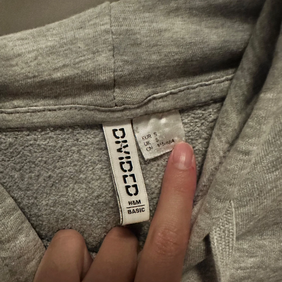 Grå hoodie från H&M Divided - 1