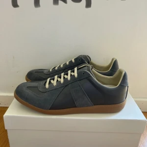 maison margiela gats - säljer dessa riktigt fina o klassiska skor skorna är lNTE ÄKTA men toppkvalitet använda 2-3 gånger