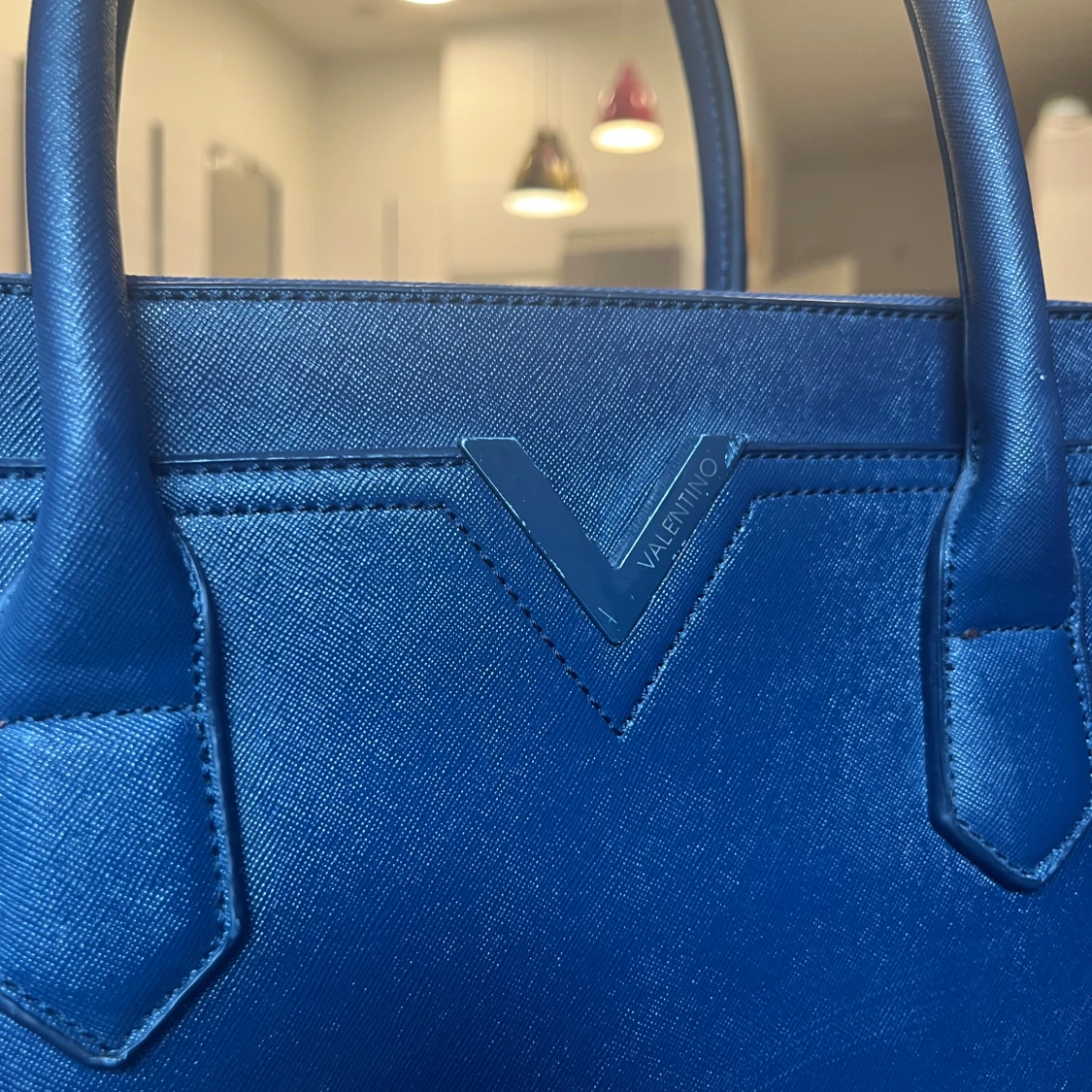 Blå handväska från Valentino i skinn - 1