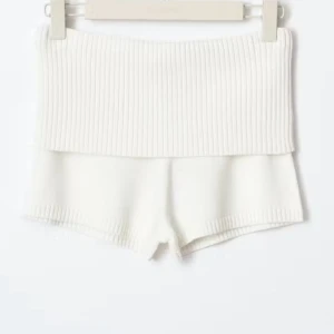 SÖKER!! - Söker dessa shorts från Gina tricot i storlek S!💗🙏skriv gärna om ni säljer och hur pris isåfall!💗