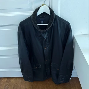 Sällsynt Skinnkappa från Gant (M) - Använd, men fortfarande fint skick! Storlek: M Modellen säljs inte längre!