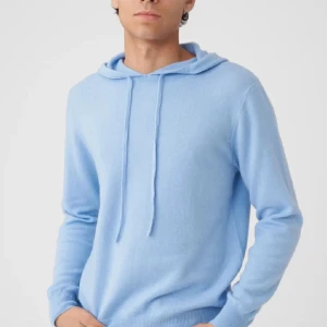 Ljusblå hoodie i kashmir - Säljer denna riktigt feta 100% Kashmir hoodie. Skick:10/10 alltså inga defekter. Nytt pris: 1650 Mitt pris: 999. Hör av dig vid funderingar!🔥