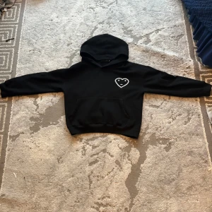 Carsicko tracksuit - Säljer mina carsicko tracksuit har använt dom 1-2 månader den är fortfarande i bra skick den är i storlek M om ni har frågor så är de bara och skicka ett meddelande 