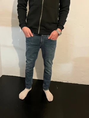 Dondup ”Monroe” Jeans - Dondup Monroe jeans i storlek W31 riktigt sköna jeans som är i riktigt bra skick. Pris 499kr. Har du frågor tveka inte att höra av dig