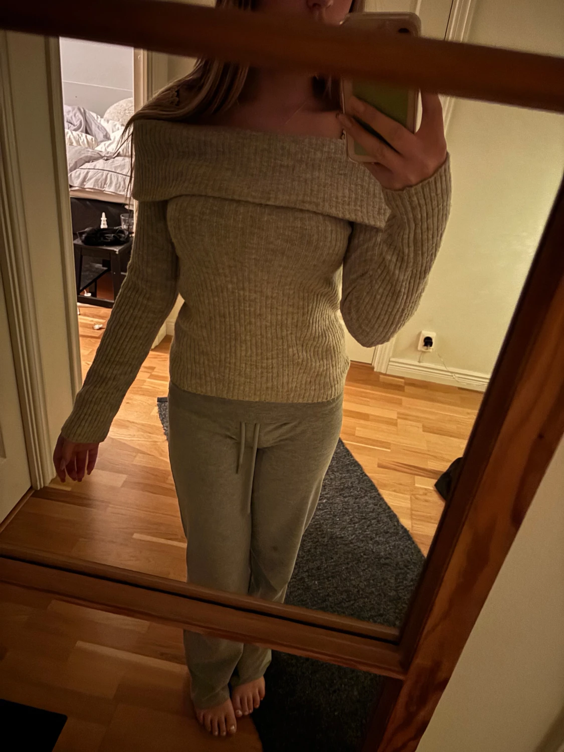 Beige ribbad offshoulder tröja H&M