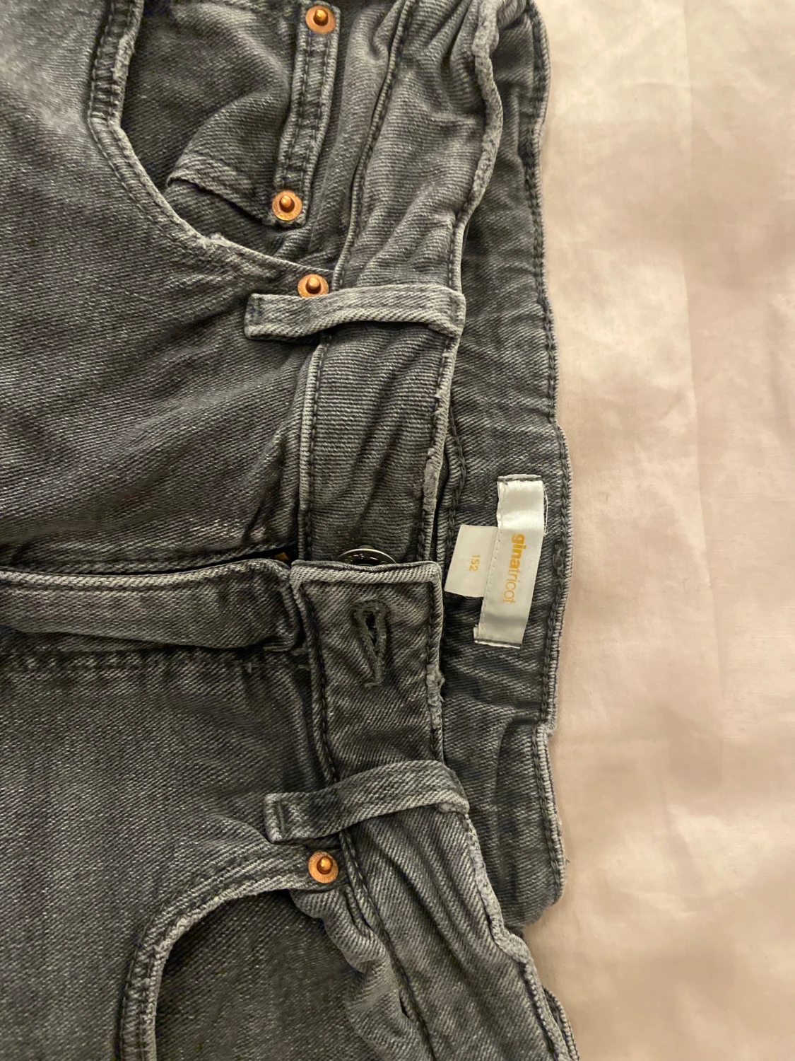 Grå bootcut jeans från Gina Tricot - 3