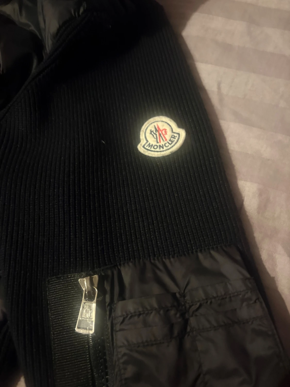 Svart Moncler dunjacka med huva - 4