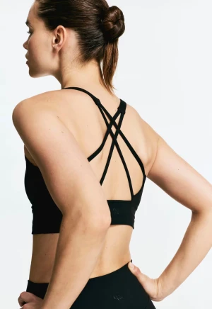 Sportbh  - Helt ny sport-bh från h&m som tyvärr inte passade mig. Den är i storlek xs och i färgen svart. Super bekvämt material! 