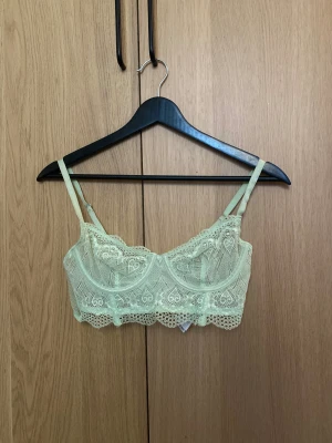 Spets bh - Superfin limegrön spetsbh, strl S! Passar 70-75 A-B☺️