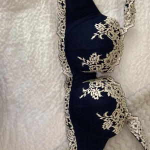 Intimissimi BH - Säljer denna superfina BH då den är fel storlek. Aldrig använd men ingen prislapp Orginalpris: 520kr