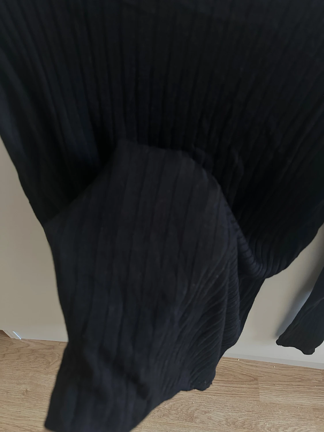 Svart ribbad v-ringad tröja - 2