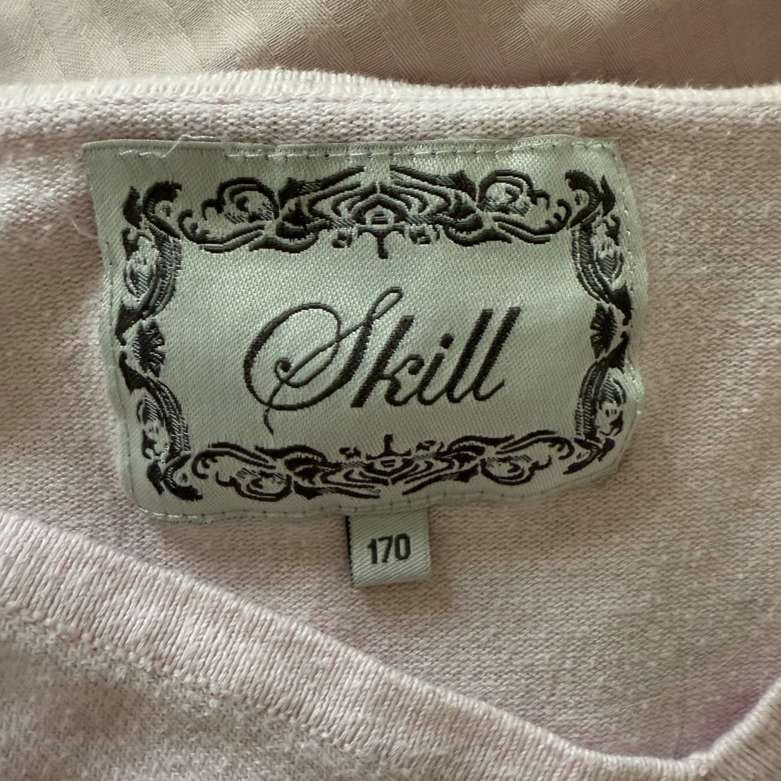 Ljusrosa v-ringad tröja från Skill - 1