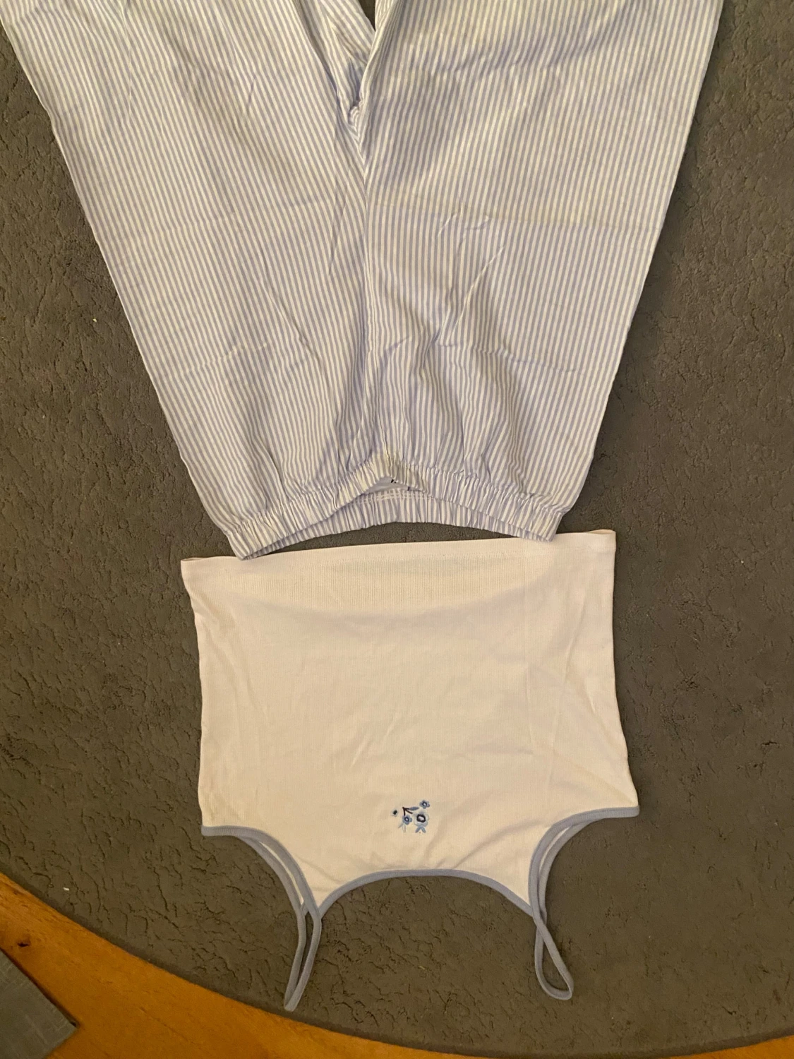 Blå vitt pyjamasset från H&M - 3