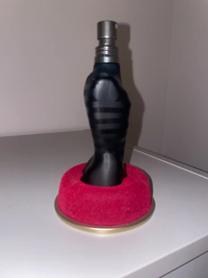 Jean Paul Gaultier Ultramale 60 ml - Jag har köpt den för 950 ny och är nästan slutsåld i alla butiker i Sverige 