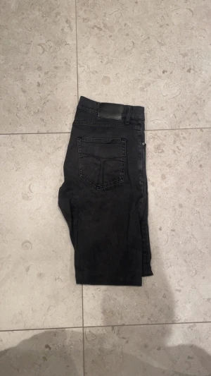Tiger of Sweden jeans - Riktigt feta tiger of Sweden jeans, som sitter väldigt bra✅Priset är ej hugget i sten och tveka inte på att hör av er.