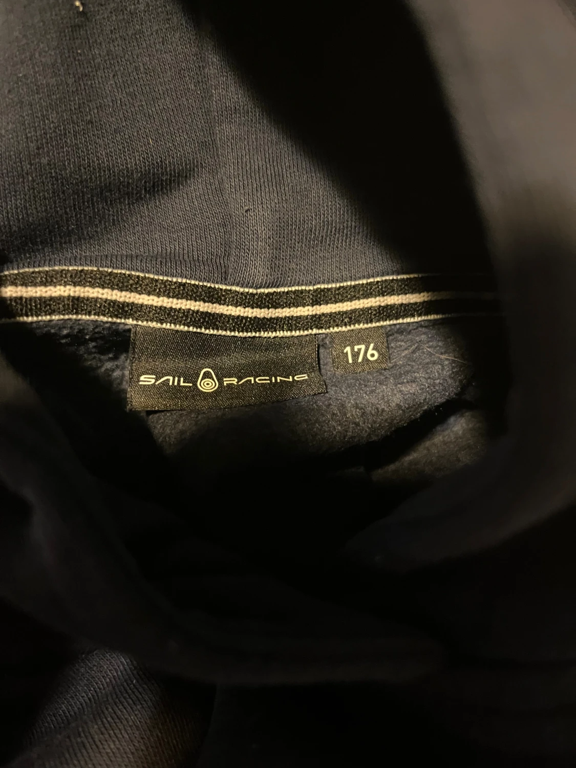 Mörkblå Sail Racing hoodie med tryck - 2