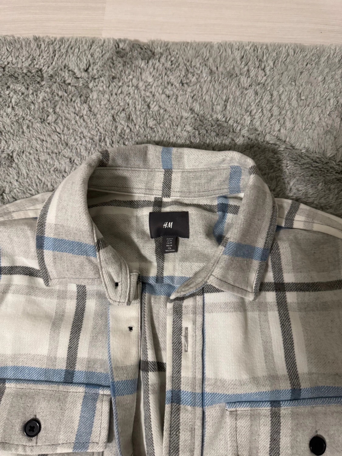 Rutig skjorta från H&M i grått och blått - 1