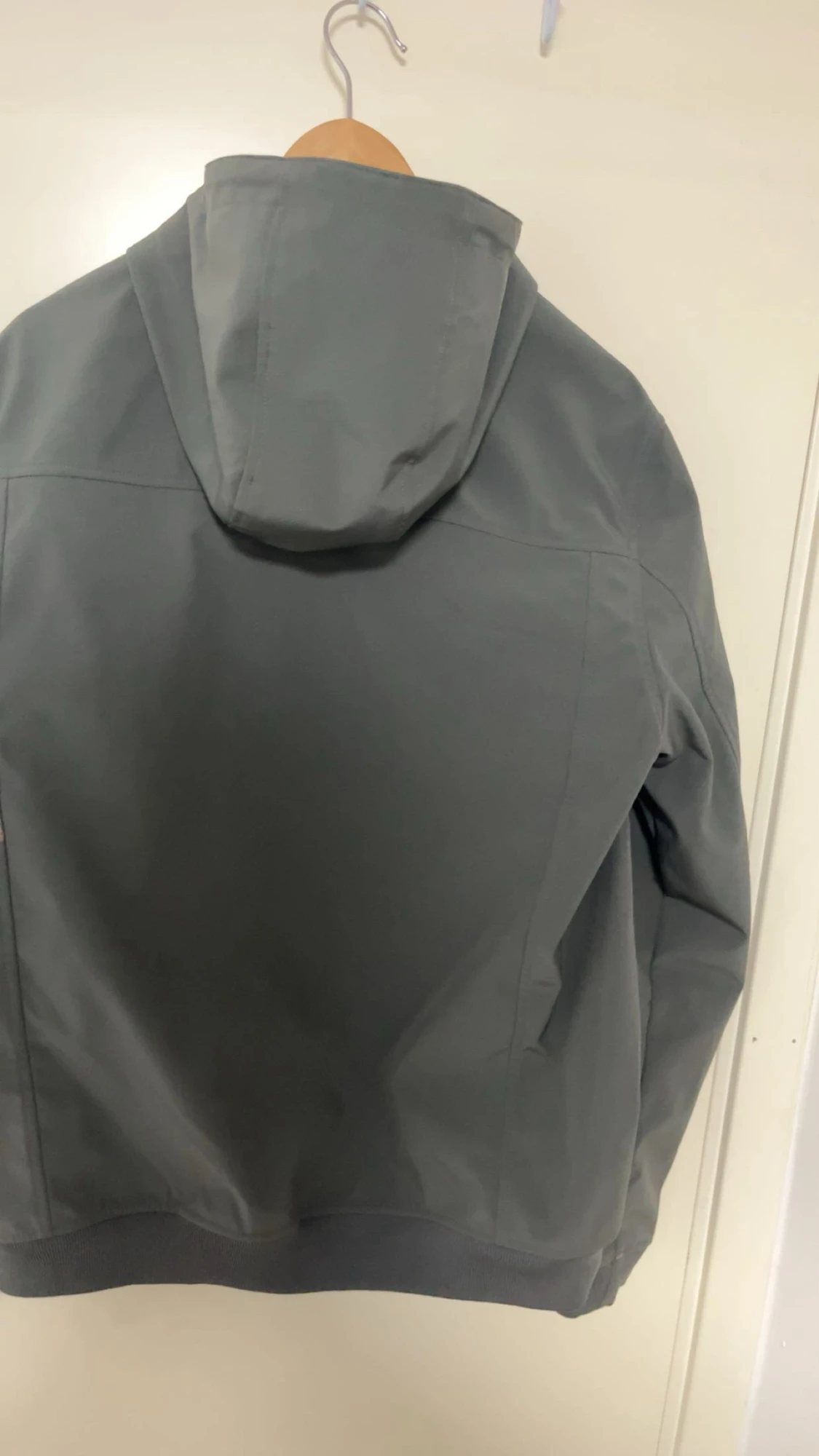 Grå vindjacka från Lyle & Scott  - 3