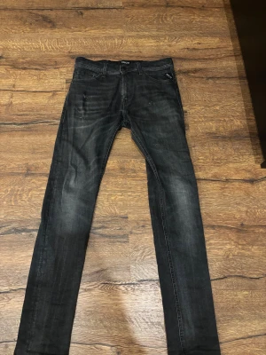 Replay svarta slim jeans - Replay jeans storlek 30. Vid frågor är det bara att höra av sig! 