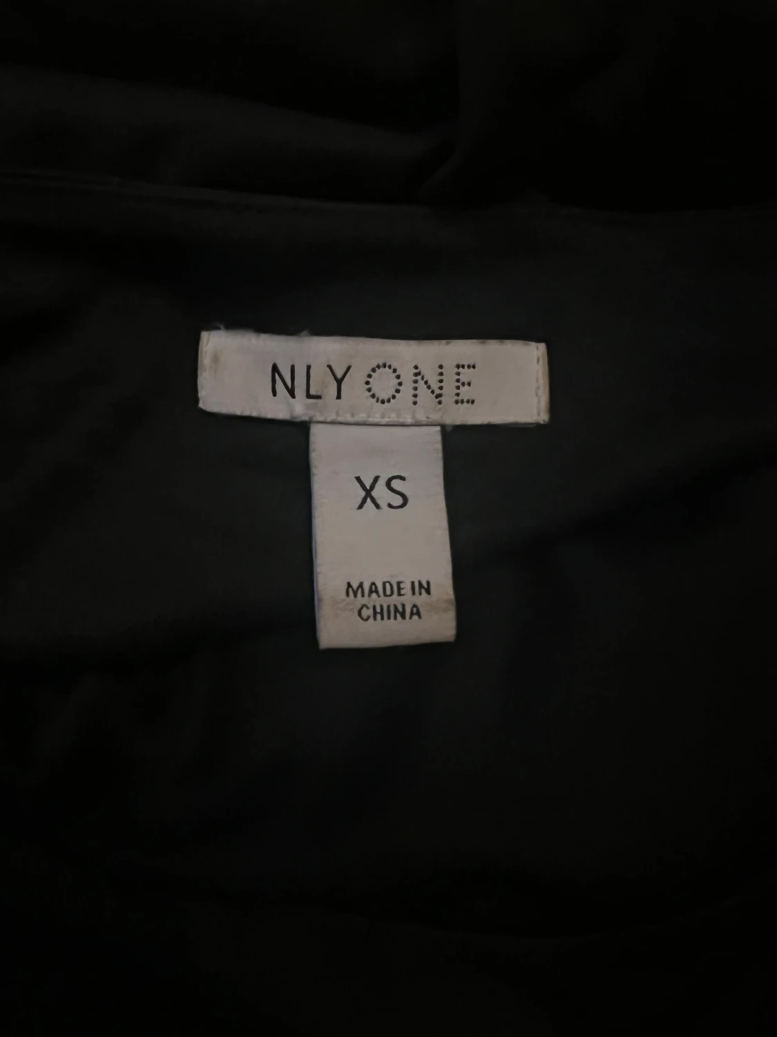 Svart tight cut out klänning NLY One XS - 3