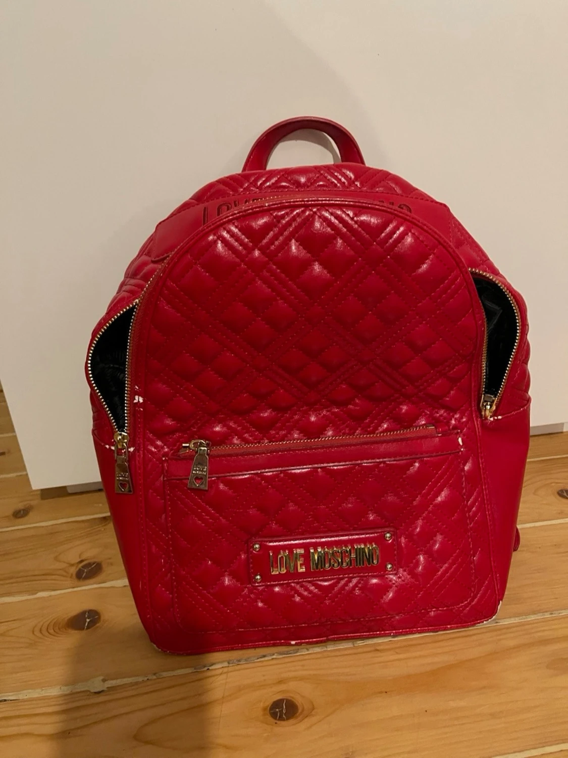 Röd quiltad ryggsäck Love Moschino