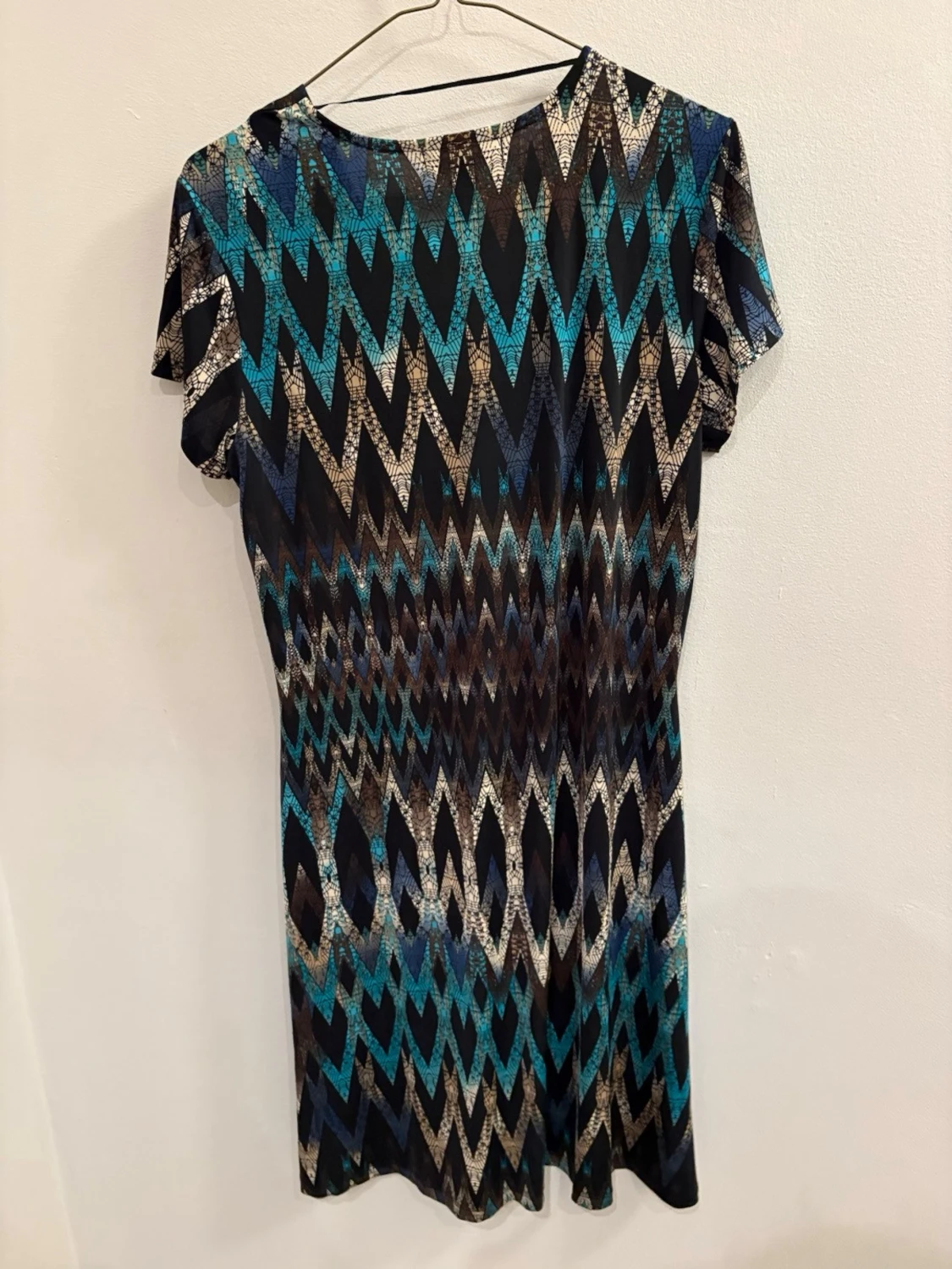 Mönstrad kortklänning från Alice Bizous - 1