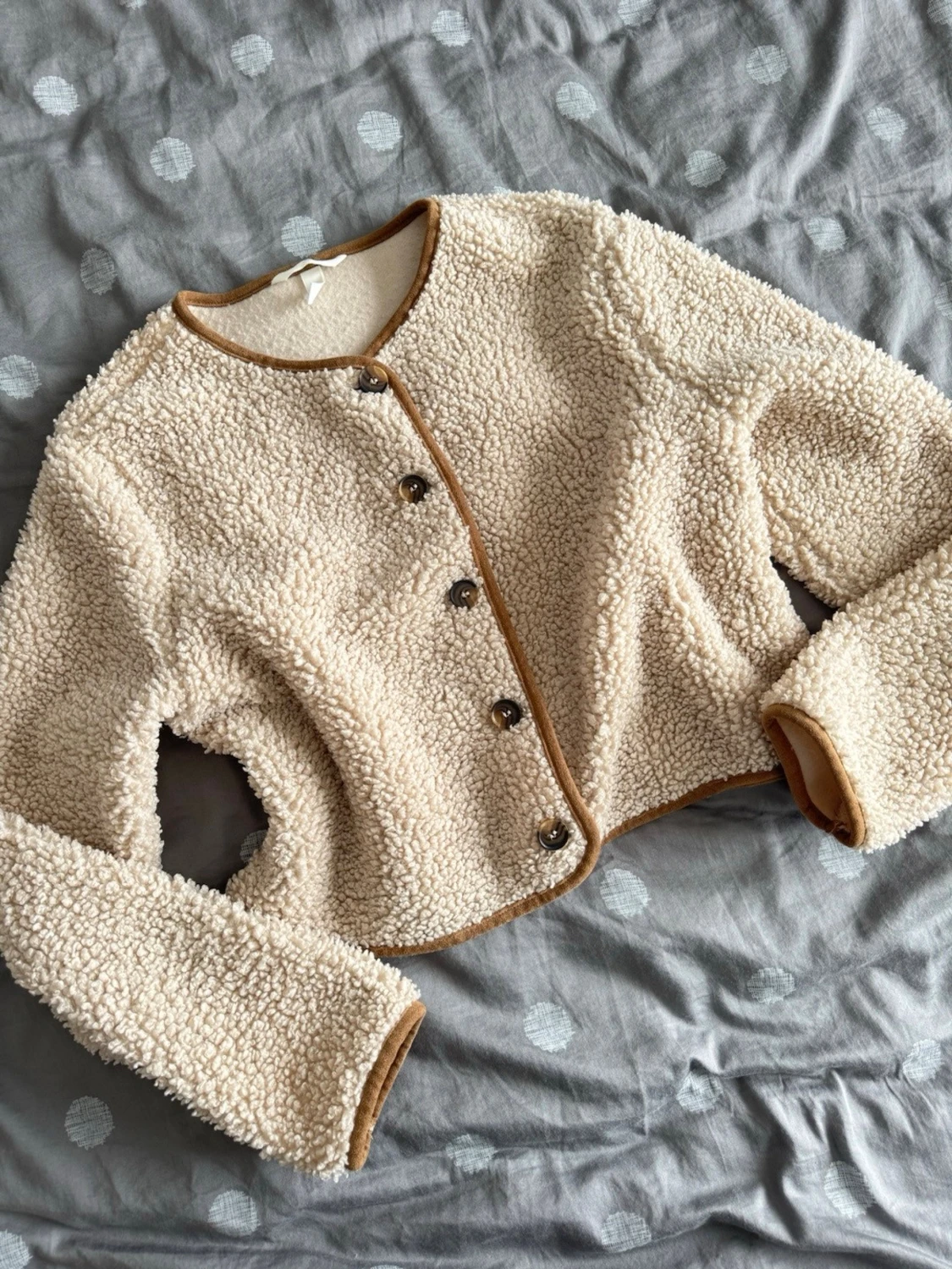 Beige teddyjacka med knappar - 1