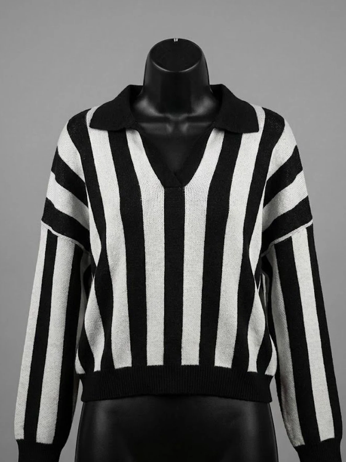 Randig svartvit pikétröja