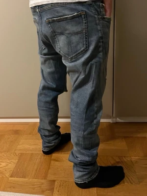 Blåa Tiger of Sweden jeans - Snygga mörkblå Tiger of Sweden jeans.                    Bra skick.                                                                          Storlek 32/32.                                                                    Nypris=1250      Vårt pris=349