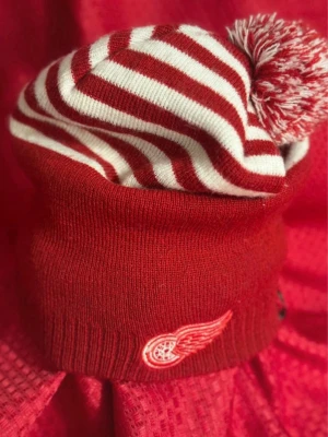  Detroit Red  Wings  mössa  - Mössa i bra skick, 100% akryl 
