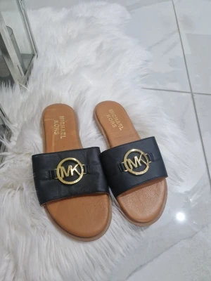 Svarta sandaler  - Snygg sandaler 