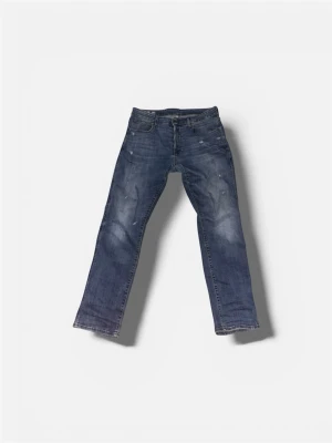 G star raw jeans - Säljer ett par klassiska blå jeansbyxor i bomull med relaxed fit och raka ben storlek w34 l32. Jeansen har normal midja och fem fickor, samt subtila slitningar för en avslappnad look. Perfekta för dig som gillar en enkel och tidlös stil. Det är bara att höra av sig vid funderingar, MVH Holmbergs🔥. OBS PRISET EJ HUGGET I STEN GÅR ATT DISKUTERA!!!🔥