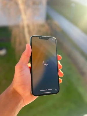 iPhone 14 128GB 84% 🔋  - 📱 iPhone 14 – 128 GB – Bra skick!  Säljer en iPhone 14 med 128 GB lagring och 84% batterihälsa. Face ID fungerar utan problem och alla funktioner är fullt fungerande. Det finns några repor på sidan, men inget som påverkar användningen. Finns små små fläckar när man använder kameran fast syns knappt. Skärmen och resten av telefonen är i bra skick. ✨  💬 Pris: Kan diskuteras vid snabb affär!  ⸻  Specifikationer  • ✅ Face ID: Fungerar perfekt  • ✅ Batterihälsa: 84%  • ✅ Lagring: 128 GB  • ✅ Original