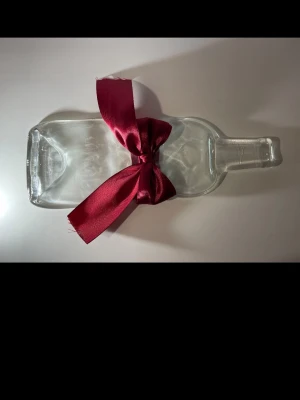 Återvunnen glasbricka  - Återvunnen bricka av glas! Perfekt för chark eller inredning 🎀