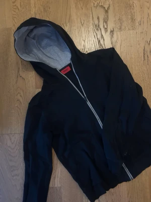 Hugo boss zipHoodie - Hoodie med dragkedja från Hugo boss. 
