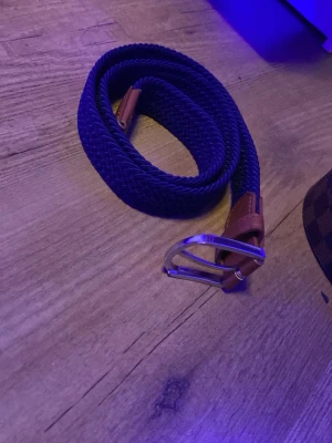 Blå flätat bälte  - Blå flätat bälte