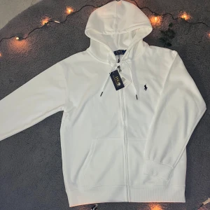 Ralph lauren dress  - Ralph lauren dress jätte bra kvalitet och aldrig använd tagg är kvar och påse till dressen🤩🤩. Storlek L men passar M