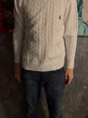 Ralph Lauren stickad tröja - En ritkigt fet stickad ralph lauren tröja/sweatshirt riktigt bra pris på denna.