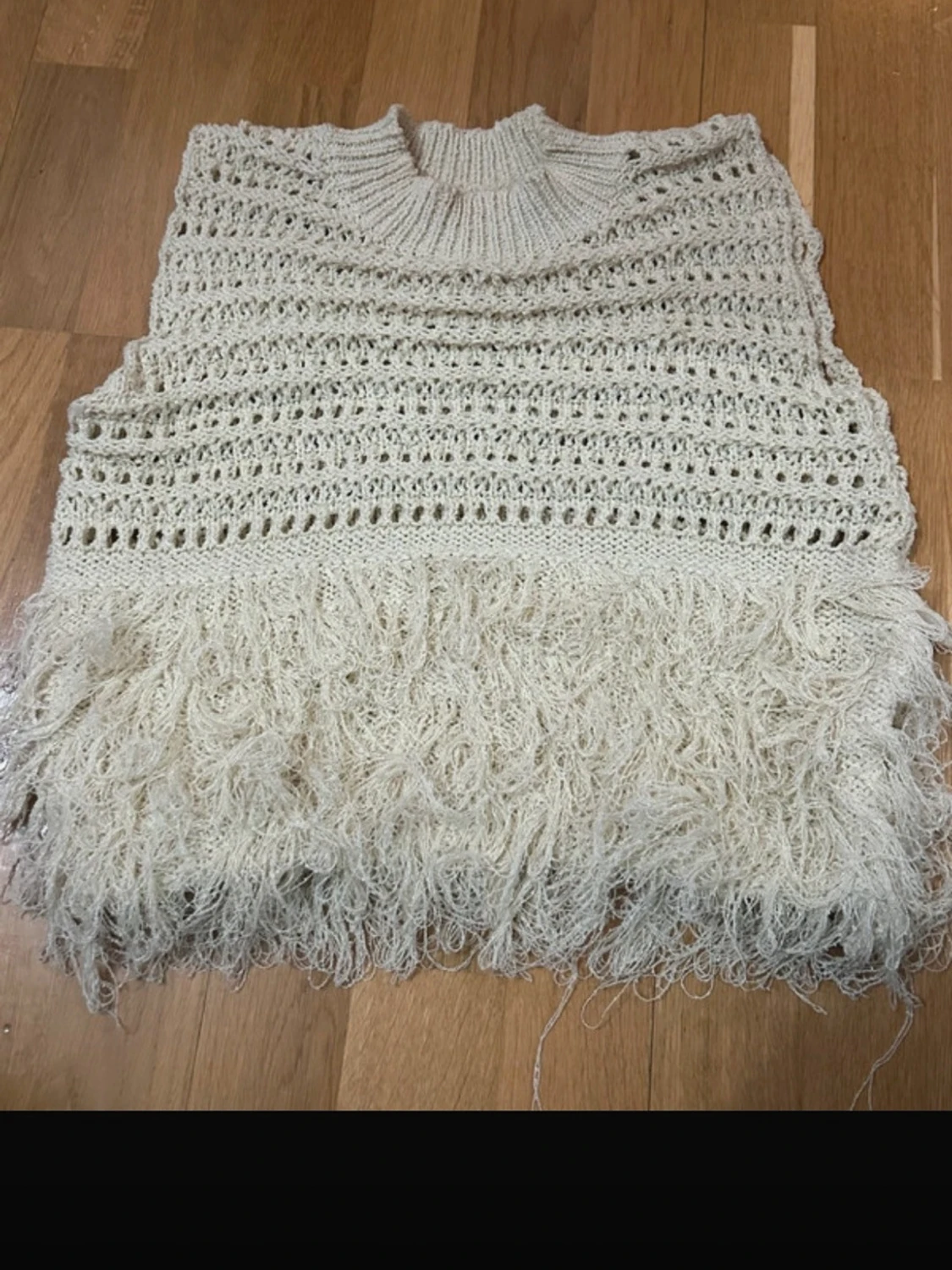 Beige stickad väst med fransar från SHEIN - 1