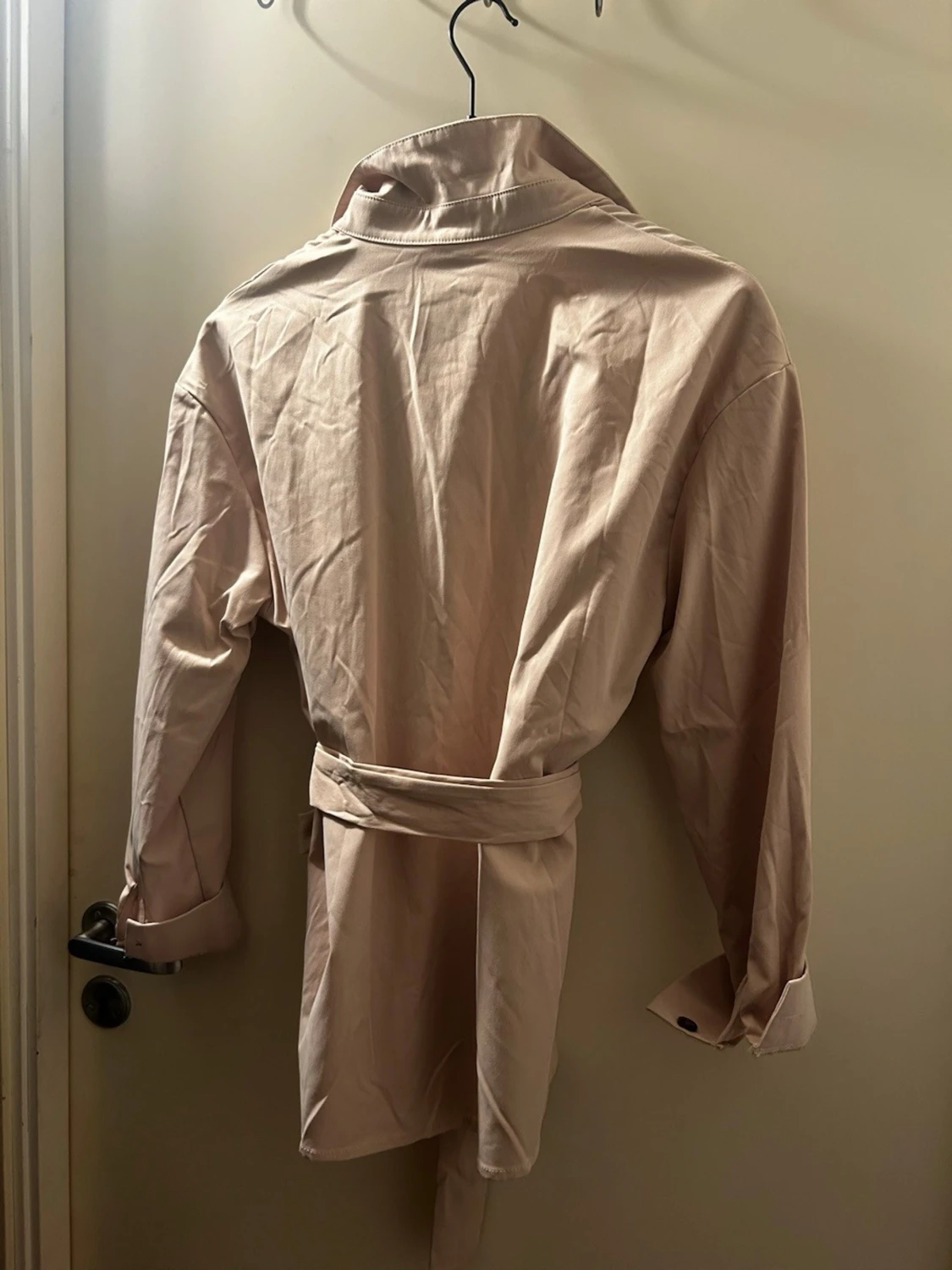 Beige overshirt från SHEIN med bälte - 2