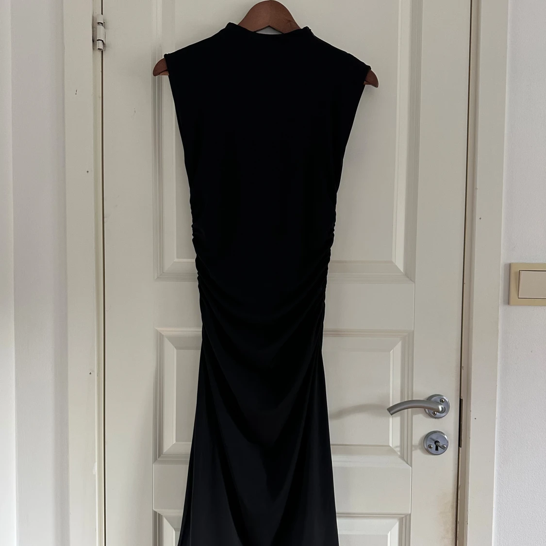 Svart långklänning från H&M