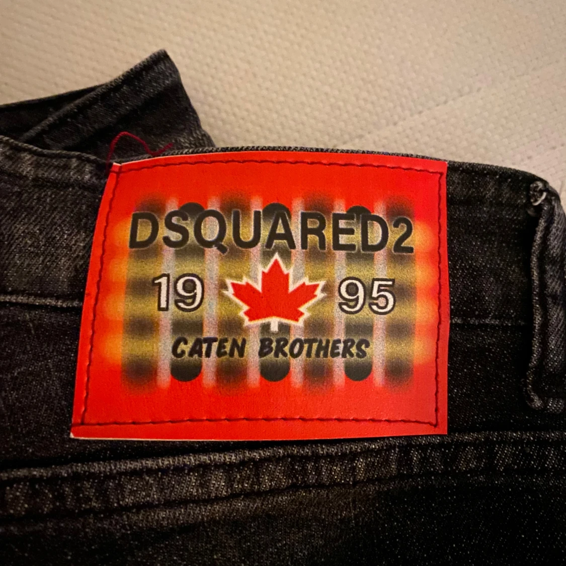 Svarta Dsquared2 jeans med färgstänk - 2