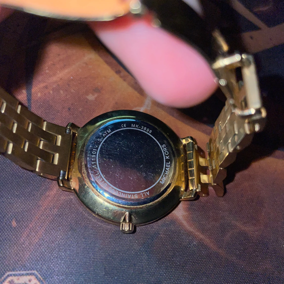 Guldfärgad klocka från Michael Kors - 4