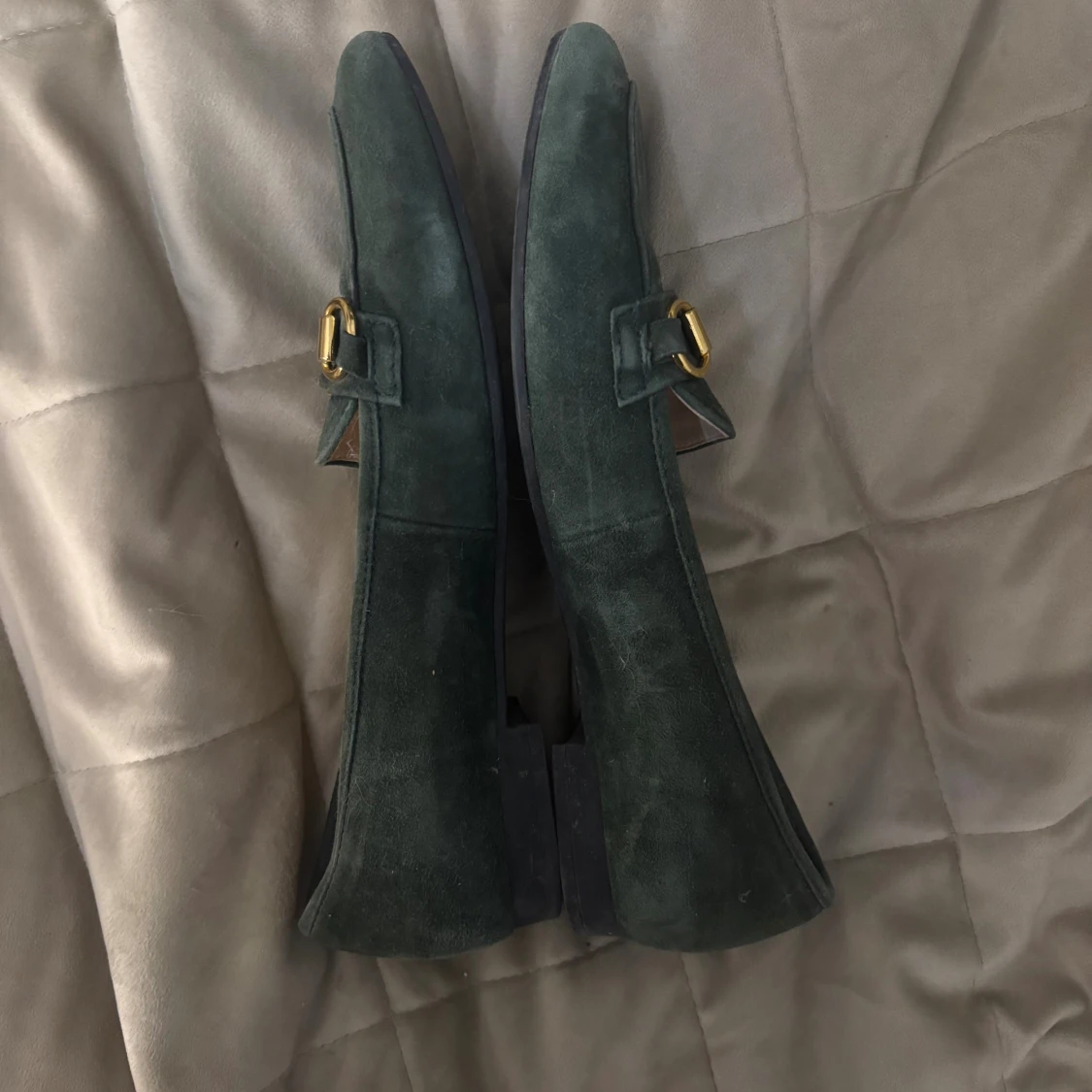 Mörkgröna mocka loafers från Gabor - 2