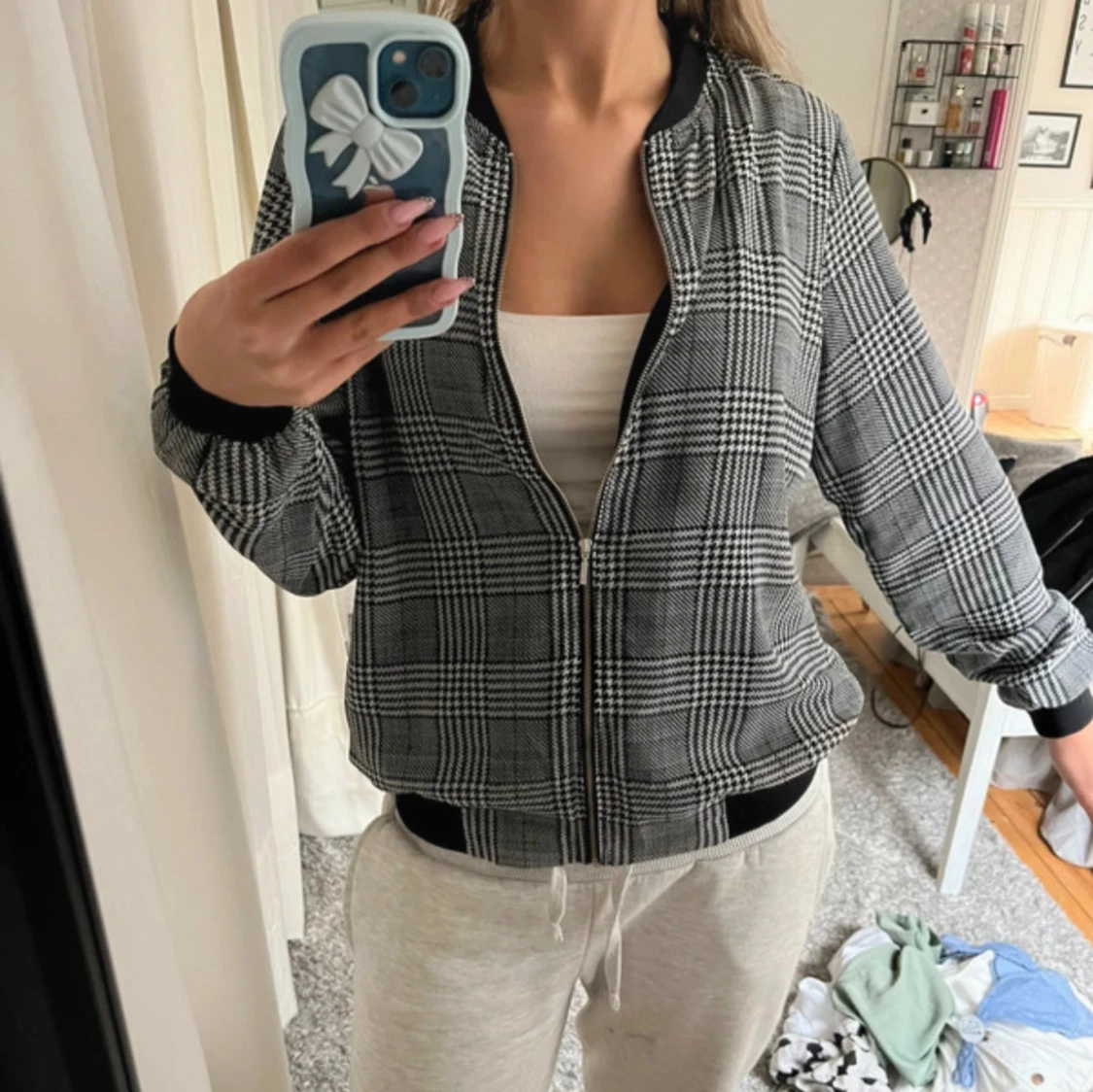 Grå rutig bomberjacka med dragkedja - 1