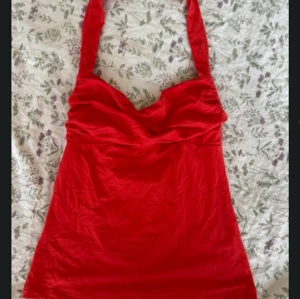 Röd orange  linnetopp från Intimissimi - Passar xs/s